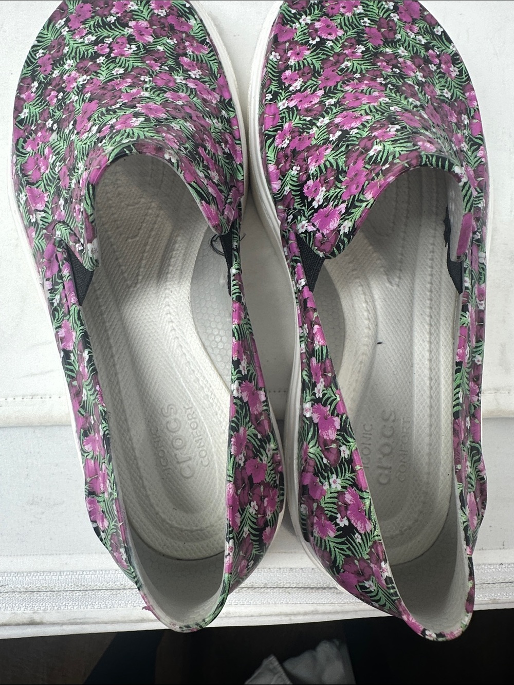Crocs Size 6 - Picture 6 of 6